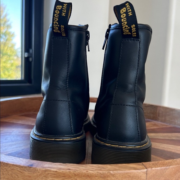 DR.MARTENS Classic Boot in New Condition! Size 6. - Picture 4 of 9